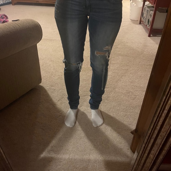 Hollister distressed skinny jeans🦋🦋 - Picture 10 of 10